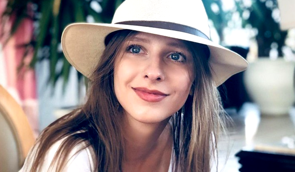 Актриса Елизавета Арзамасова