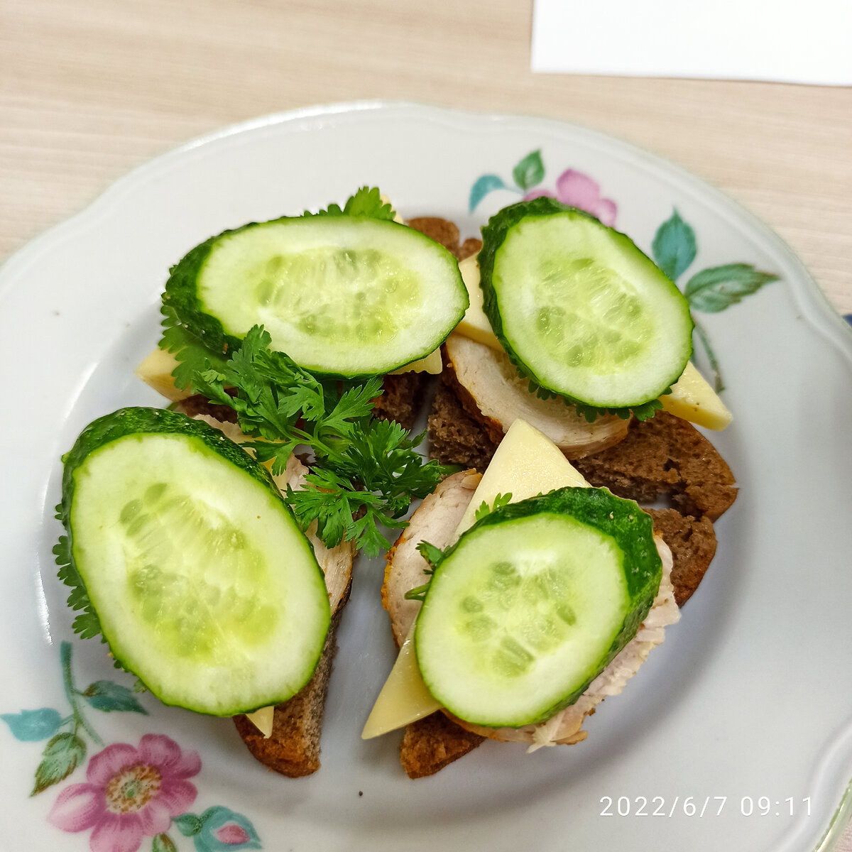 На работе тоже можно сделать красивый завтрак