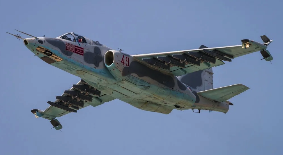 Почему су 25. Самолёт-Штурмовик Су-25. Штурмовик Су-25 Грач. Грач самолет Су 25. Су-25 тормозные щитки.