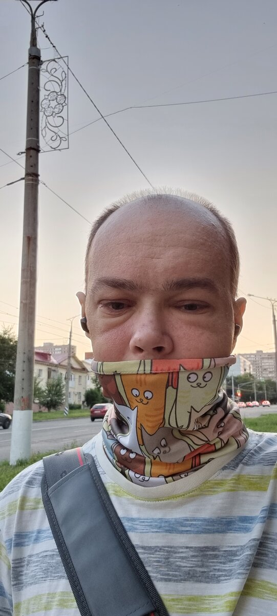 Под вечер было жарковато, так что как только зашел в тенек снял кепку и остаток прогулки без неё =)