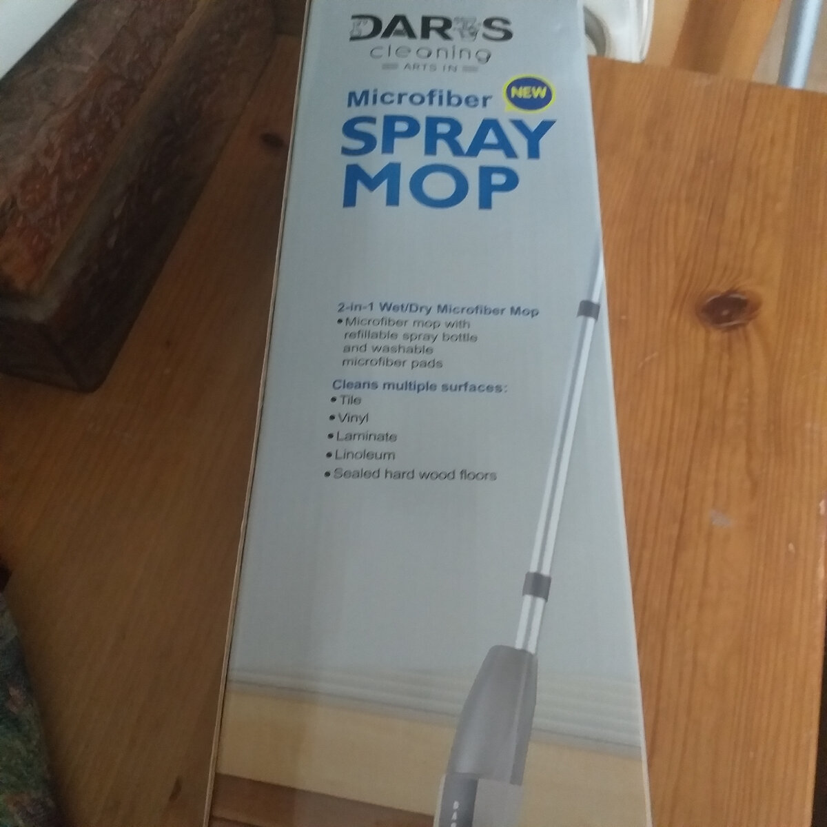 Вначале не поверила, что в такую небольшую коробку вместилась швабра. Фото автора.