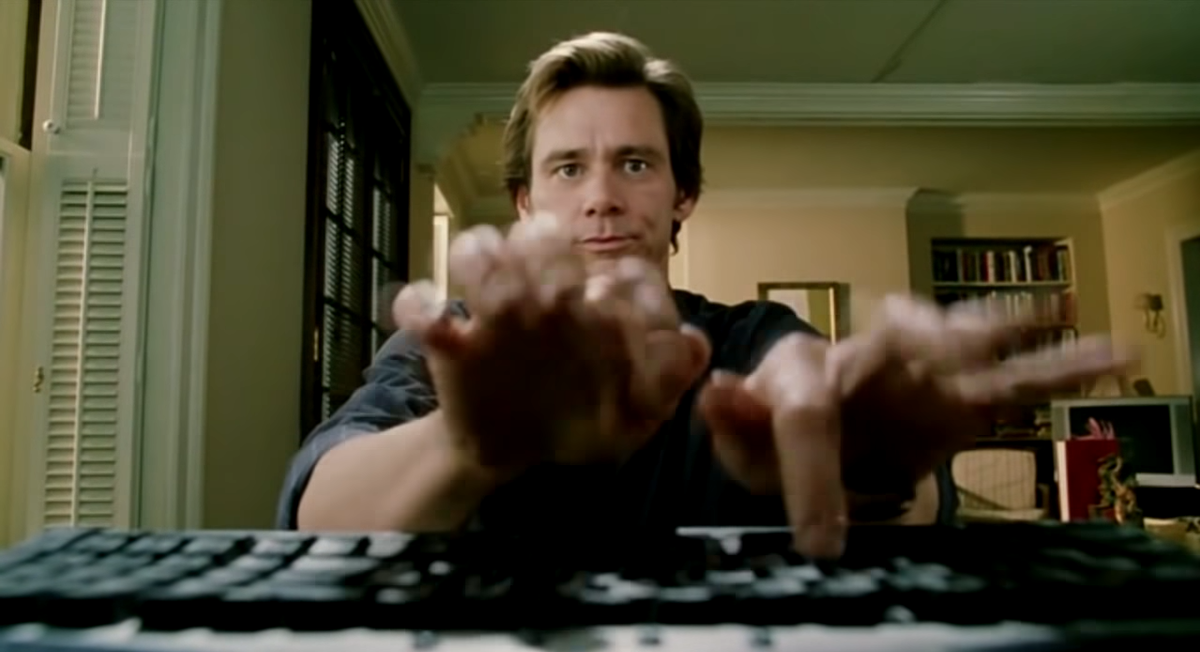 7 Пальцев на руке Брюс Всемогущий. Брюс Всемогущий клавиатура. Звезда комедия всемогущий маска