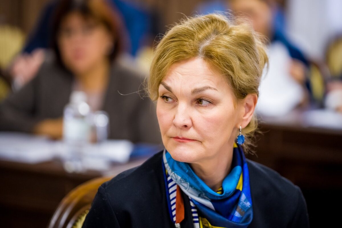    Замгубернатора Югры рассказала об уровне зарплат работников бюджетной сферы