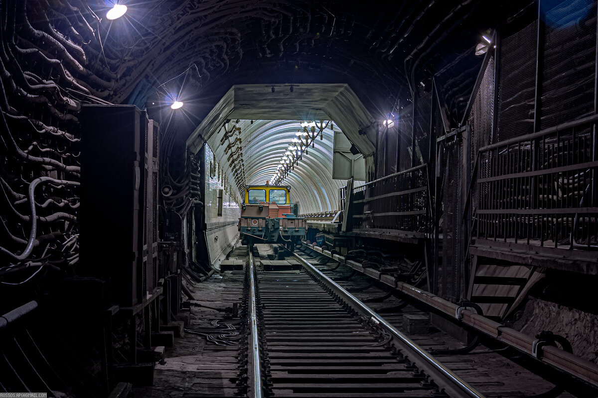 Вид на станцию «Арбатская» из тоннеля метро.