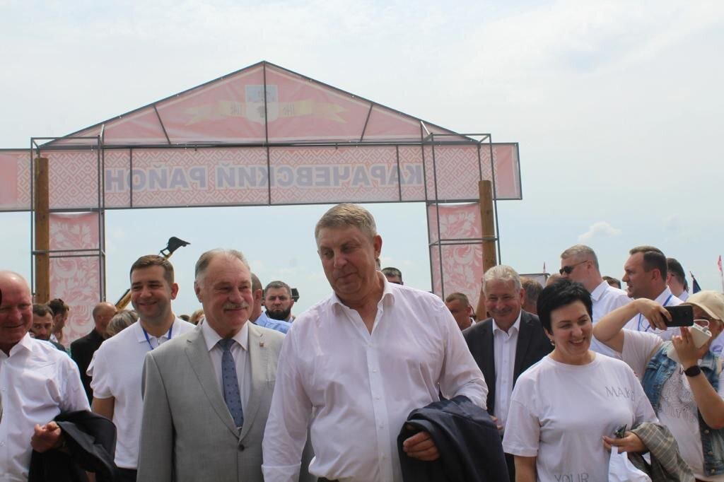    В Карачеве суд указал на дверь пожилому главе районной администрации Филину avchernov