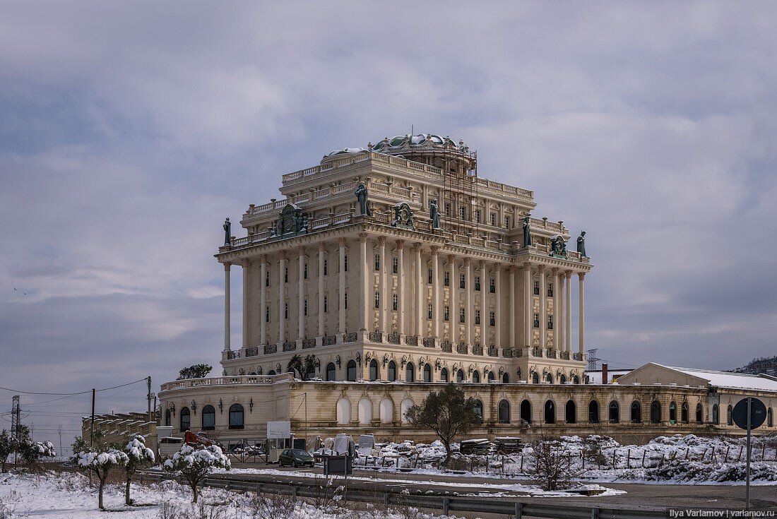 Москва тирана. Здание парламента тирана. Тирана здание президента. Тиран город.