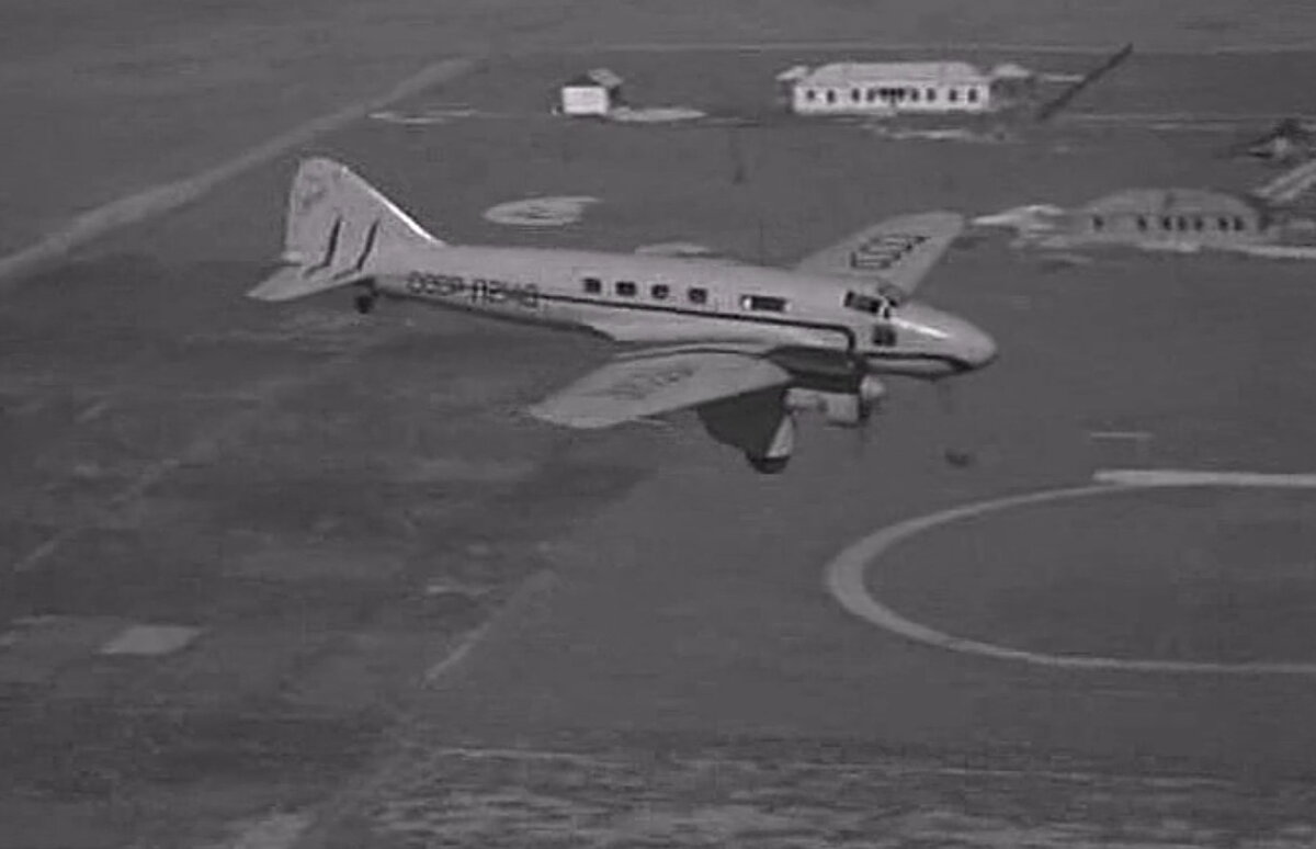 Гражданский самолет ПС-89. Кадр из фильма