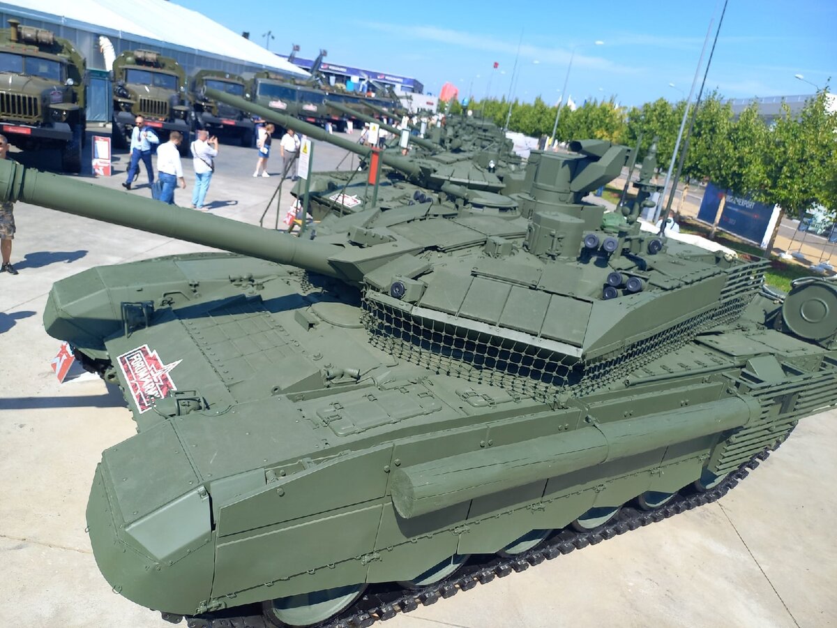 Т-90М полностью прикрыт более современной ДЗ 3-го поколения "Реликт"