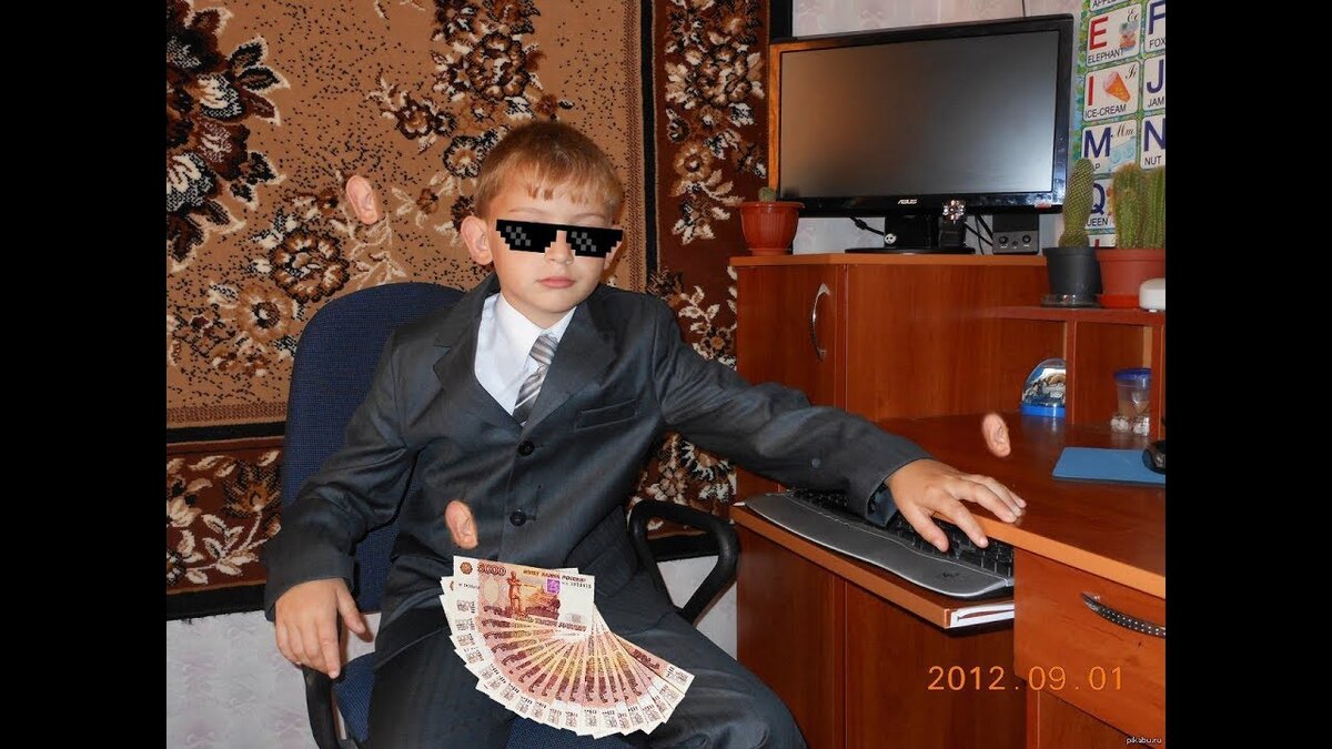 Девочка в пиджаке мем