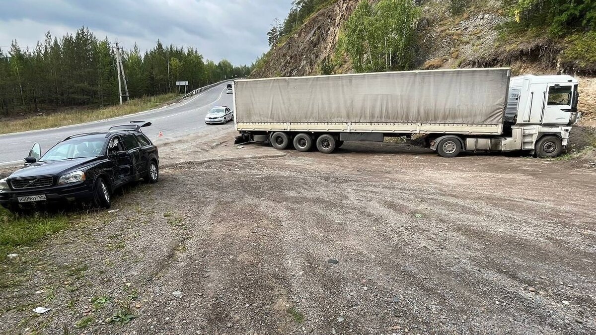 Пять человек увезли в больницу после аварии с грузовиком на трассе |  Проспект Мира | Дзен