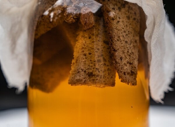 Вы знаете, как приготовить квас в домашних условиях? Этот рецепт пригодится вам, если вы любите пряный аромат ржаного хлеба и солода, кисло-сладкий вкус и приятное пощипывание пузырьков на языке...-8