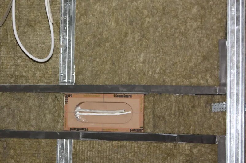 Подрозетник SoundGuard Изобокс: Тяжелые, заполненны песком, легко сверлится