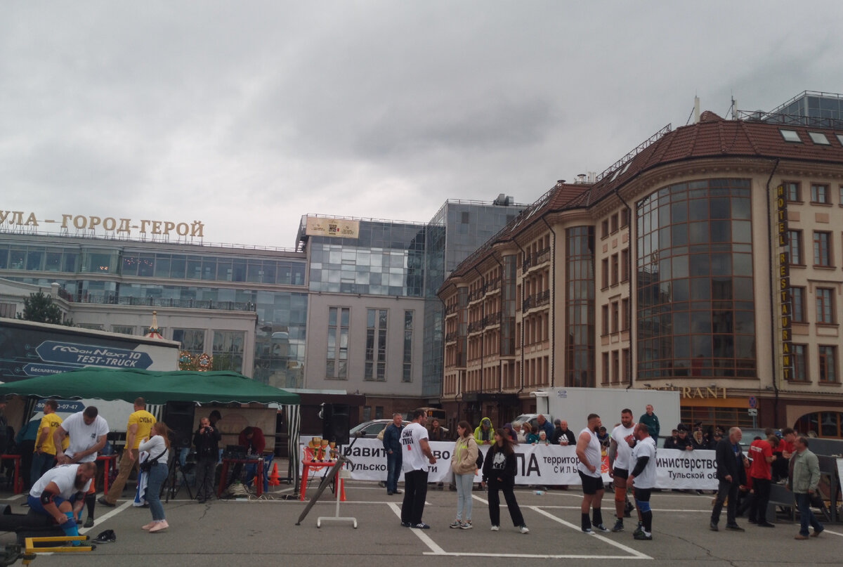 Нашему городу -877, но он  как всегда молод, красив, хорош собой, да ещё в в полном расцвете сил, радует своих жителей и гостей, историческими  памятниками, итересными музеями, замечательными...-45