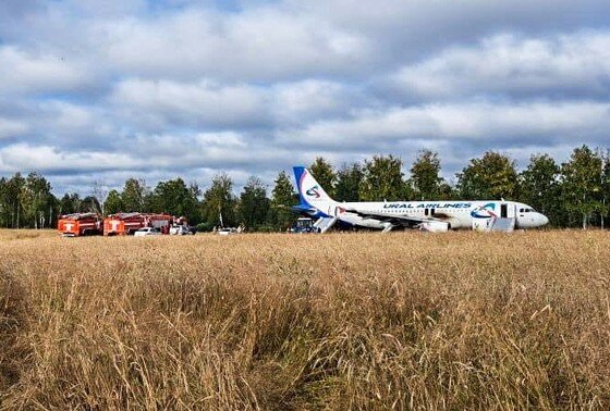    Самолет «Уральских авиалиний», совершивший экстренную посадку на грунт в районе села Убинского из-за проблем с гидросистемой