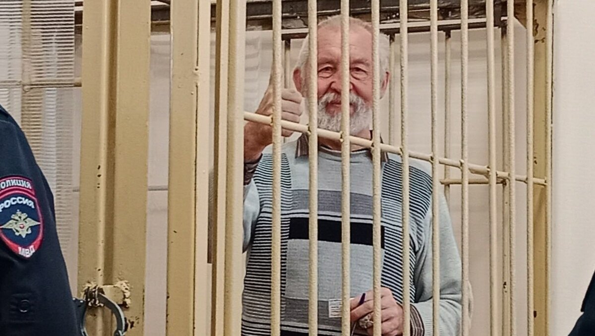     В Саратовской области суд направил на принудительное лечение депутата Балашовского горсовета Олега Непеина. Он проходит обвиняемым по делу о распространении недостоверной информации о российских военных.