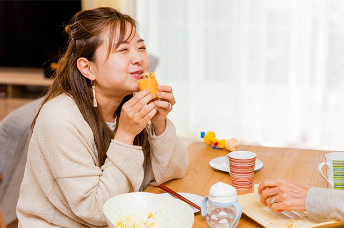    Отварить яйцо в соевом соусе.