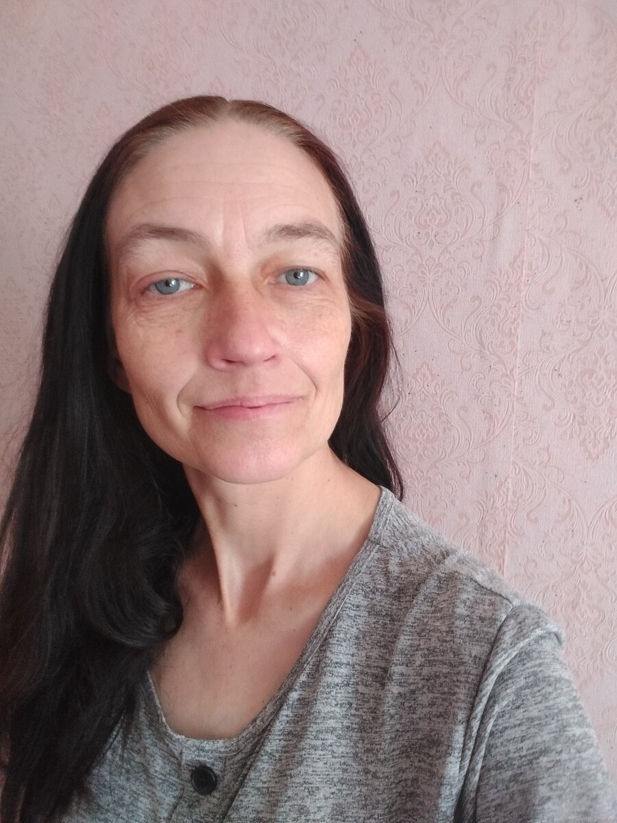 Мое личное фото без макияжа,всяких наворотов и Фотошопа  . Такая какая есть в 44 года.