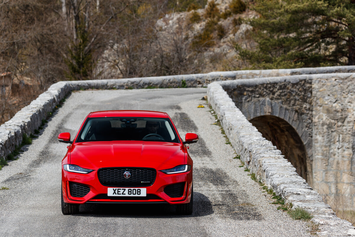 Jaguar xe 300 Sport