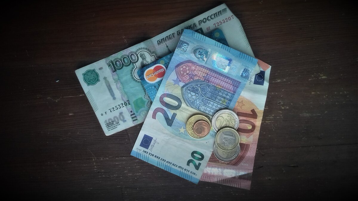 Выбор места в самолёте вроде стоит не так уж дорого, но я найду этой тысяче рублей более полезное применение!