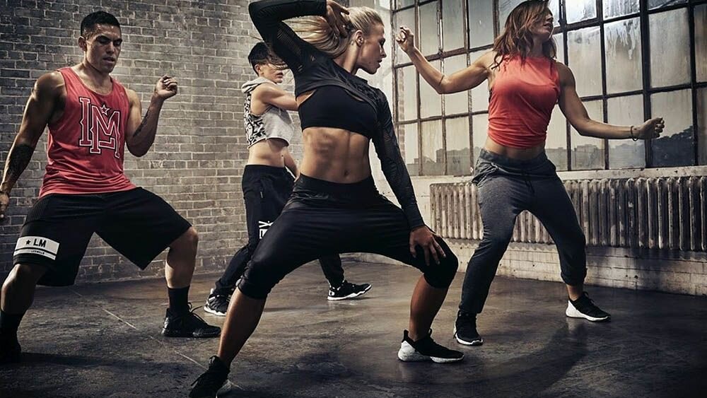 Les Mills зумба. Sh Bam les Mills. Танцы Zumba Fitness. Les Mills BODYCOMBAT VR.