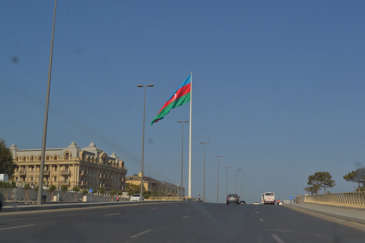 Флаг в Баку был самым высоким, сейчас его обогнал Таджикистан