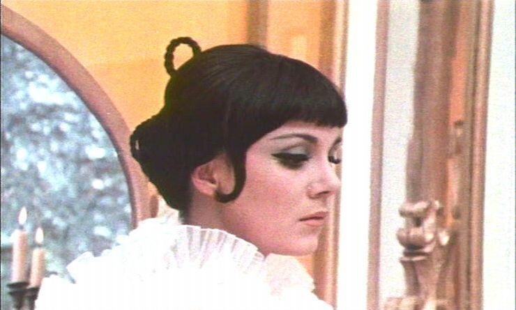 ,а голос Пугачёвой