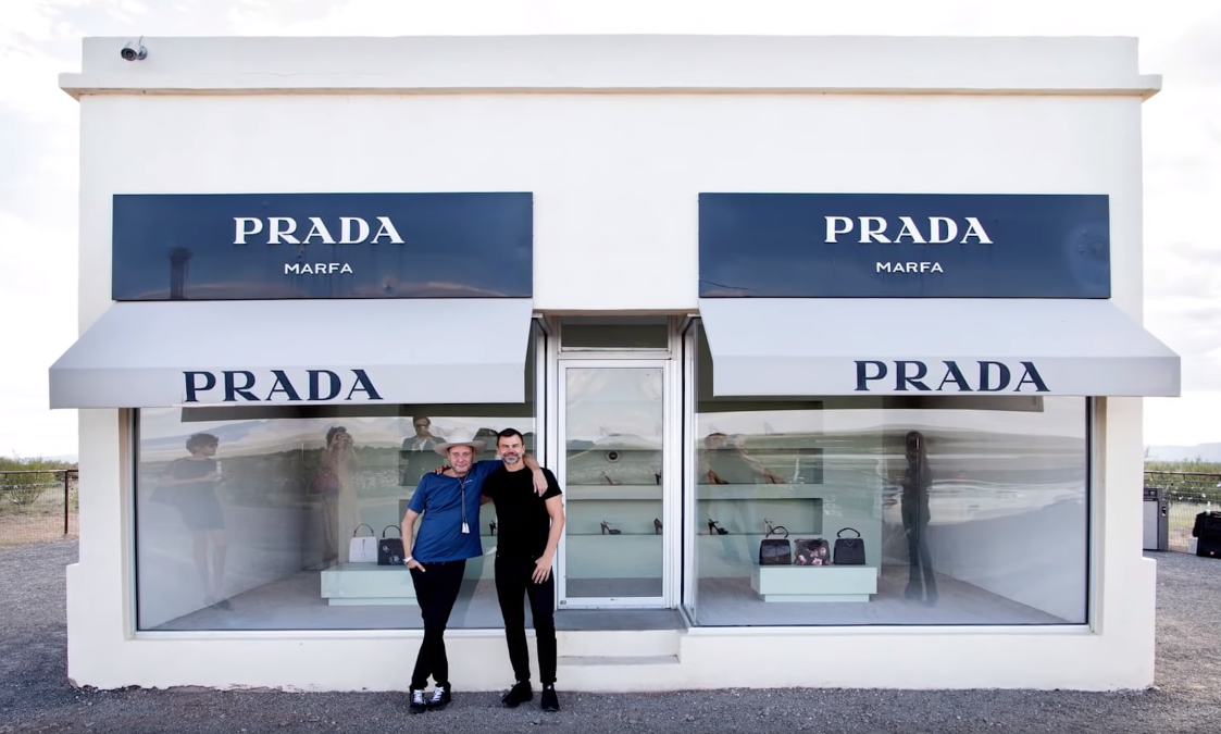 Бутик Prada посреди техасской пустыни