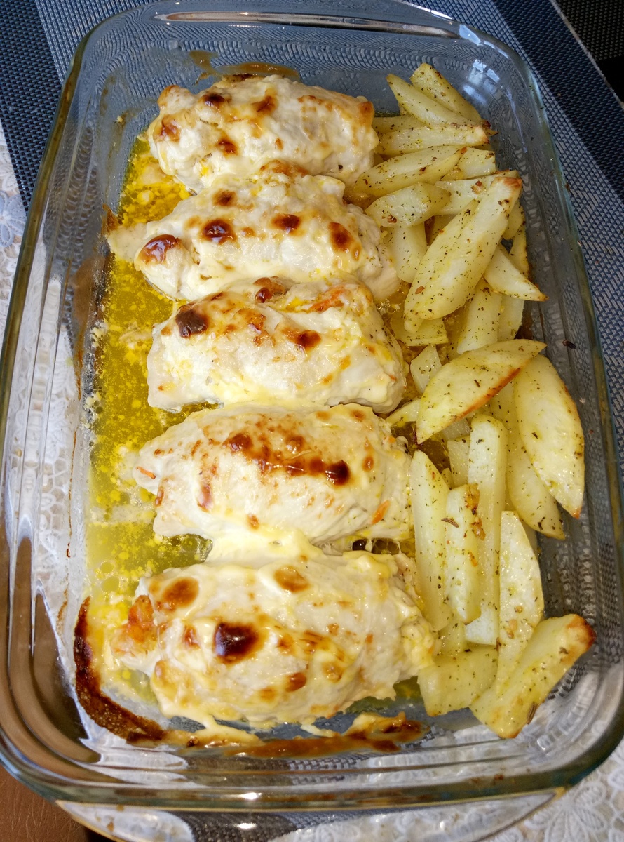 Я добавила с края картофель.
