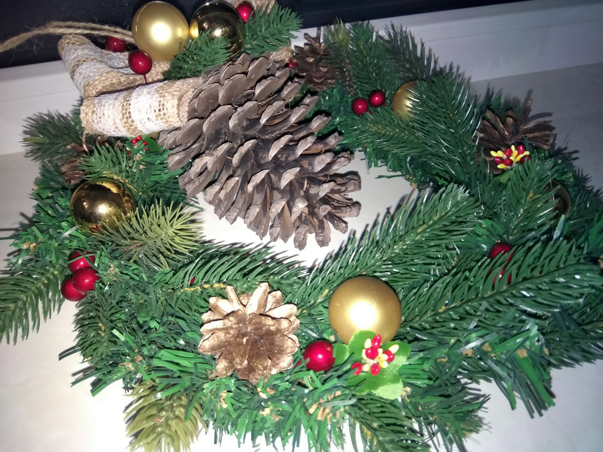 Веночки вокруг свечей на стол