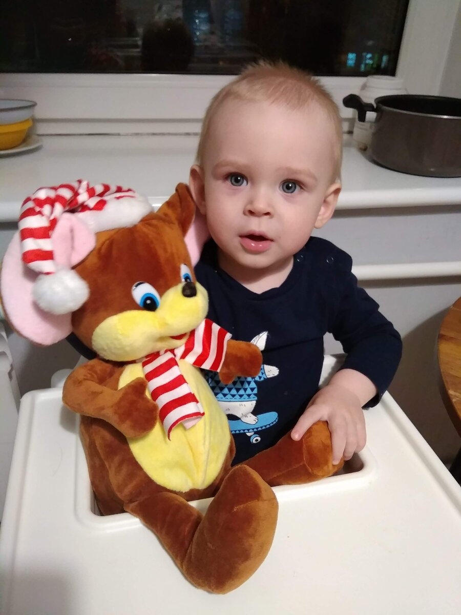 Сын и символ 2020 года. Новогодний подарок с папиной работы - ООО "ИННОСЕТИ". Юраше 1 год 5 месяцев