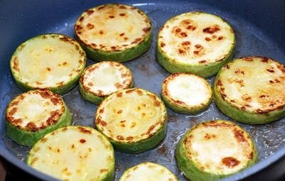 Кабачки жаренные. Фото с https://sovkusom.ru