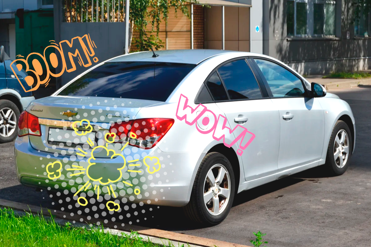 Шевроле нашего главного инженера по тестированию Андрея. Фото сделано уже после ремонта, но вот тот самый бампер, в который въехал таксист. 