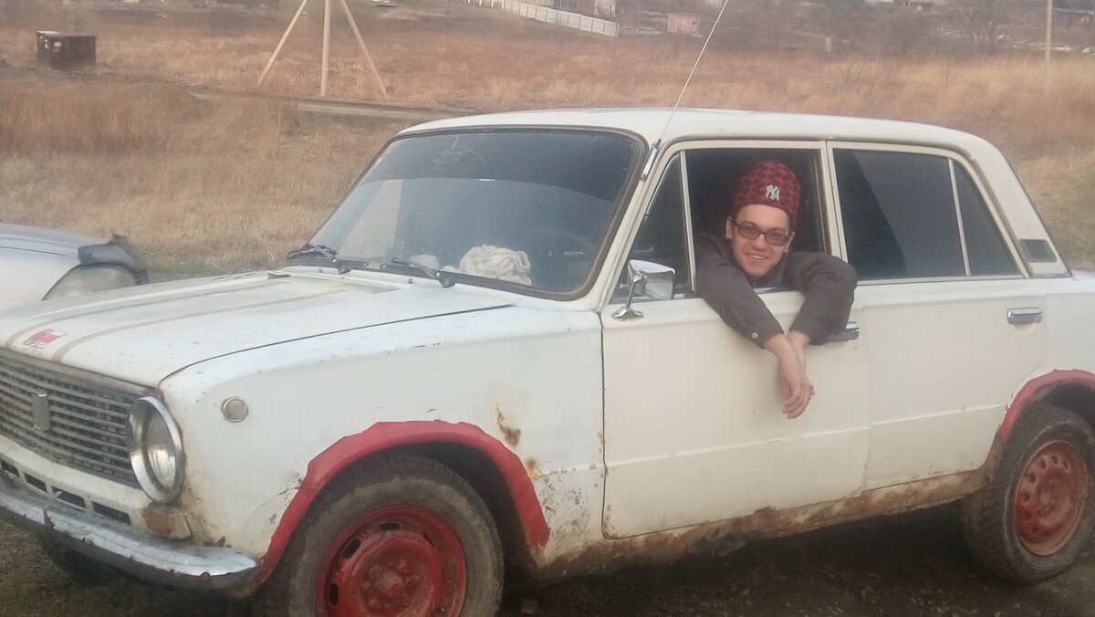 Фото из интернета потому что как я ехал фота нет но есть фото москвича деда пишите скину.