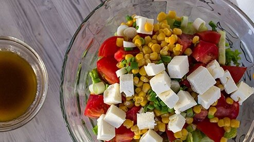 Для соуса смешать все ингредиенты и чеснок, пропущенный через пресс