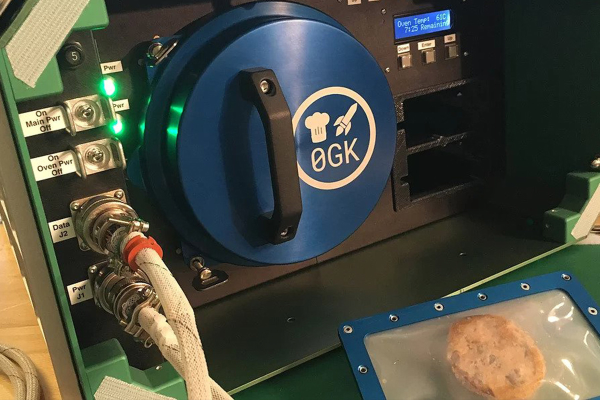 Новенькая Чудо-Печь (хотя по мне так больше похоже на сейф) 