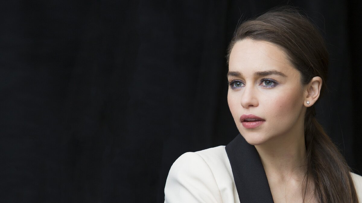 Emilia Clarke                                                                                     фото взято из открытых источников