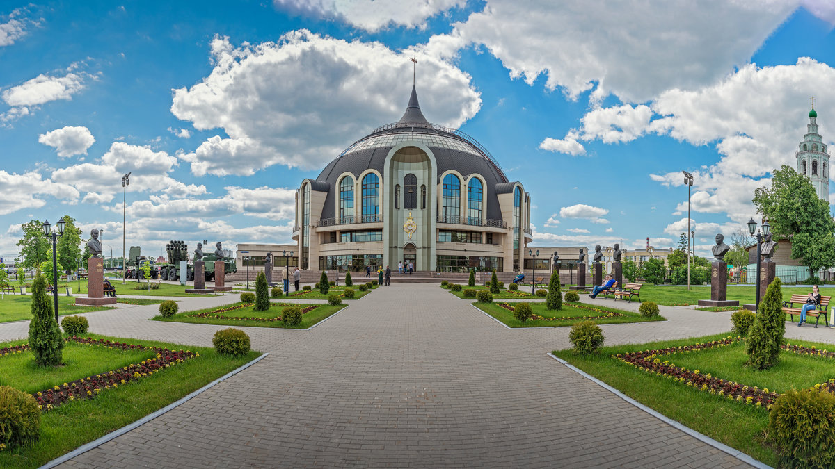 Музей оружия в форме шлема поразит обилием выставочных экспонатов. Источник фото: Яндекс.Картинки