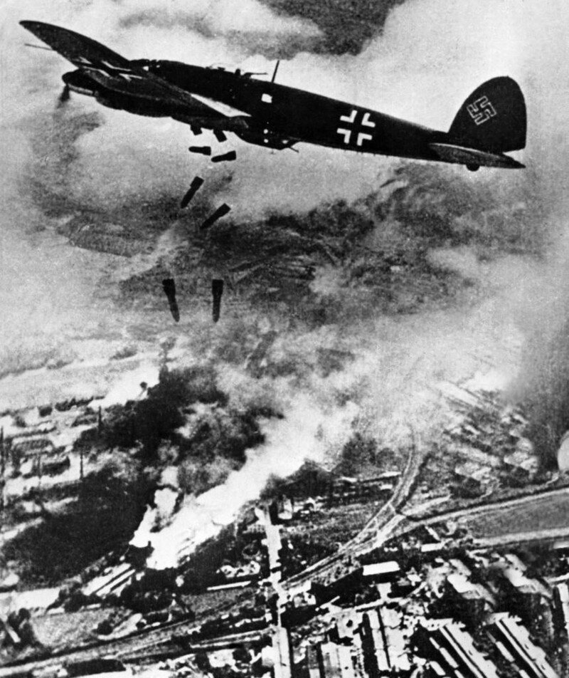 Ю-88 бомбит жд. станцию.22 июнь 1941 .Все фото из открытых источников.