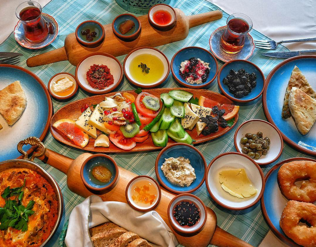 Выпечка в Турции, горячая и ароматная, которую обожают турки на завтрак