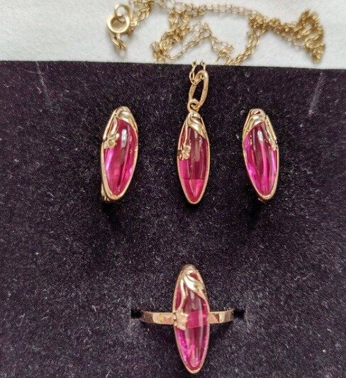 Пожалуйста, листайте дальше, используя стрелочку справа