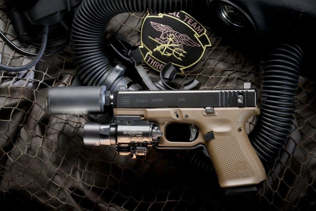  Glock 19 Gen 5 SLD с глушителем Hush Puppy Project Model 2