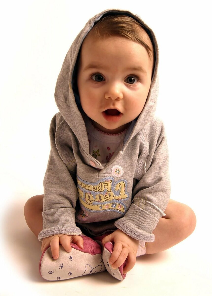 "В первые годы жизни ребенка мы учим его ходить и разговаривать, а всю оставшуюся жизнь - заткнуться и сидеть смирно. Здесь явно что то не так" (Нил Дигрис Тайсон)