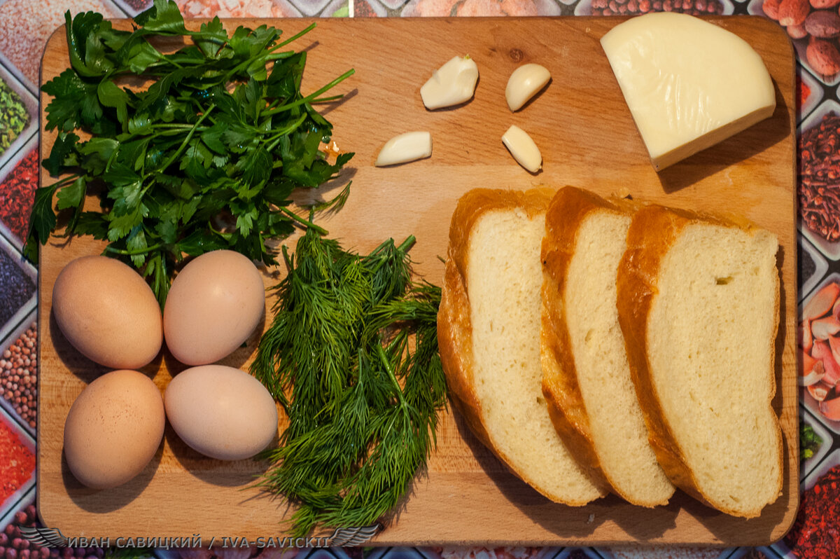 Набор требуемых продуктов (батон вошёл не весь в кадр)