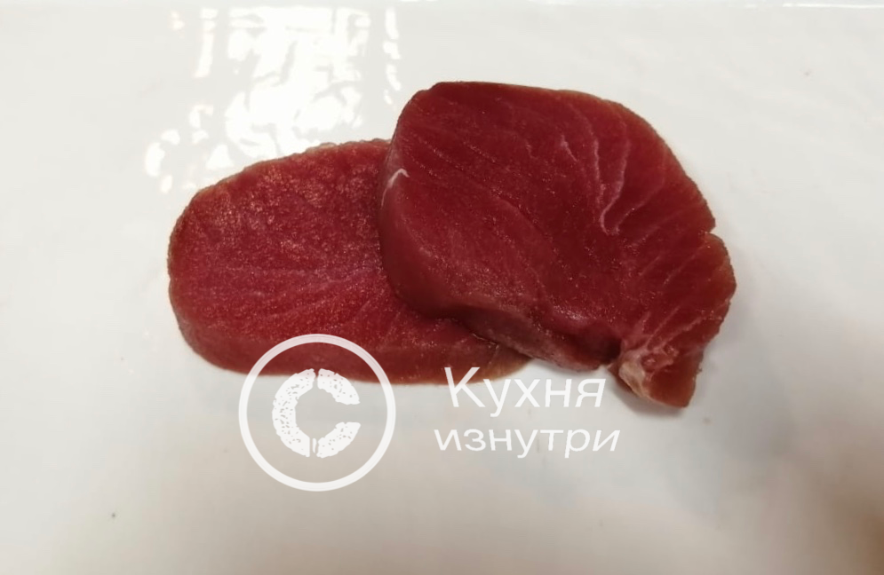 Хороший тунец, жаль, что после разморозки.