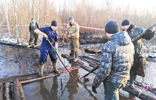 Идёт подъём фрагментов самолета