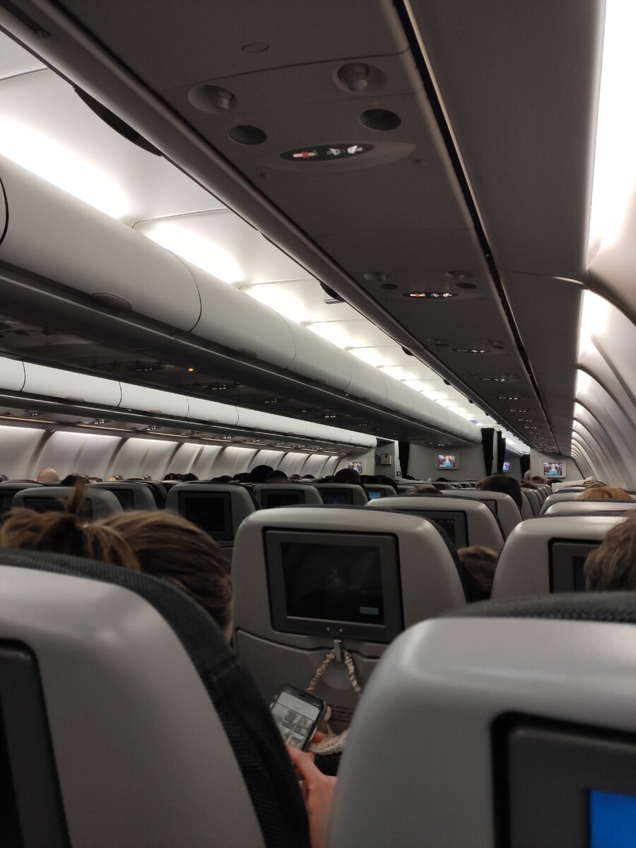 Салон самолета Qatar Airways