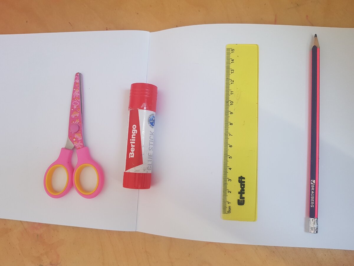 Плюс фломастеры и наклейки