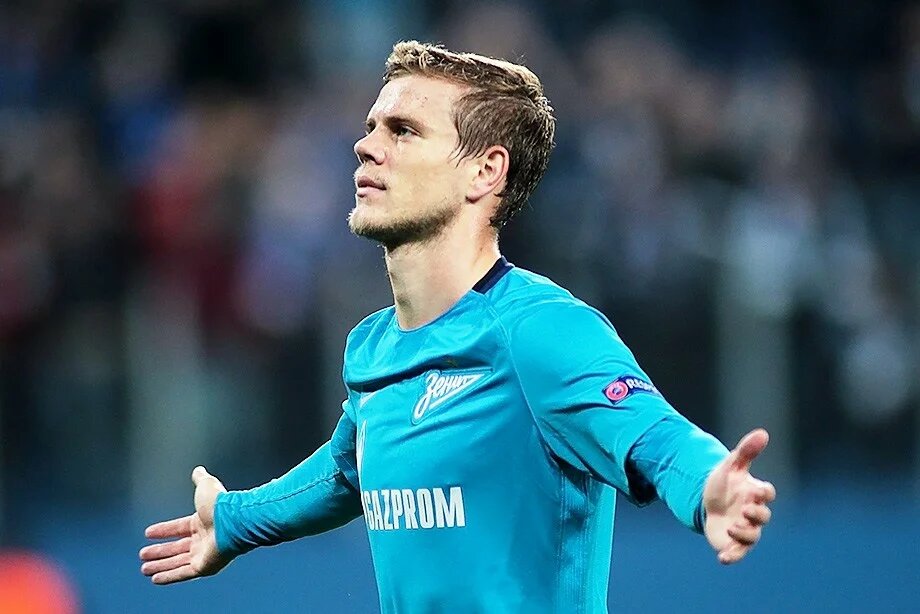 Сначала с инсайдом выступил Геннадий Орлов, максимально близкий к «Зениту» комментатор: «Лично знаю, что в Испании есть клуб, который хотел бы заполучить Александра. Они уже начали какие-то переговоры, движения». Позже клуб назвал журналист Сергей Егоров: «Вальядолид», президент которого – тот самый Роналдо. 
Егоров уточнил, что в деле не только испанцы, но также «Лацио» (между прочим, претендент на чемпионство в Италии) и немецкая «Фортуна». Кстати, из Дюссельдорфа прошлой весной интересовались и Федором Смоловым. 