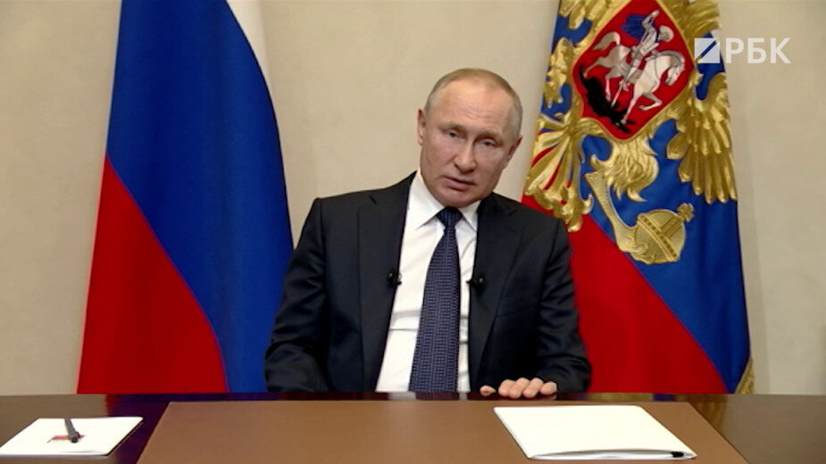 Владимир Путин выступил с обращением к россиянам о ситуации с распространением коронавируса. Он заявил о мерах по поддержке граждан и бизнеса, перенес голосование по Конституции и объявил неделю выходных 
