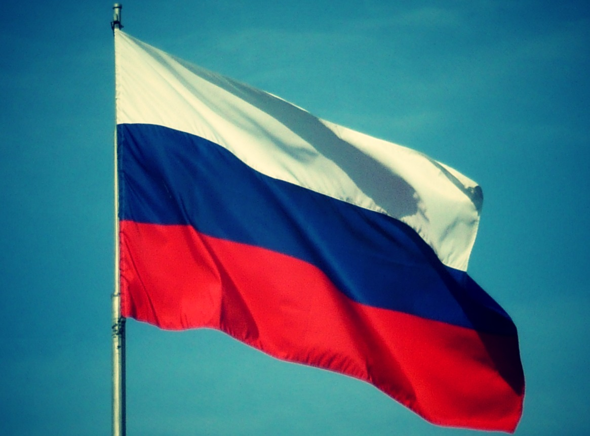 Правительство России предлагает снять ограничения на возможность кредитования одним регионом другого с 2021 года. Об этом сообщает РИА «Новости» со ссылкой на премьер-министра Михаила Мишустина. 
По его словам, в Государственную думу в бюджетный кодекс уже введены соответствующие поправки. Они позволят дать регионам больше маневра в поиске ресурсов для развития местной экономики и повышения уровня жизни людей.

Кроме того, будут сняты ограничения на вывоз долговых ценных бумаг регионами и муниципалитетами, не имеющими необходимого кредитного рейтинга.